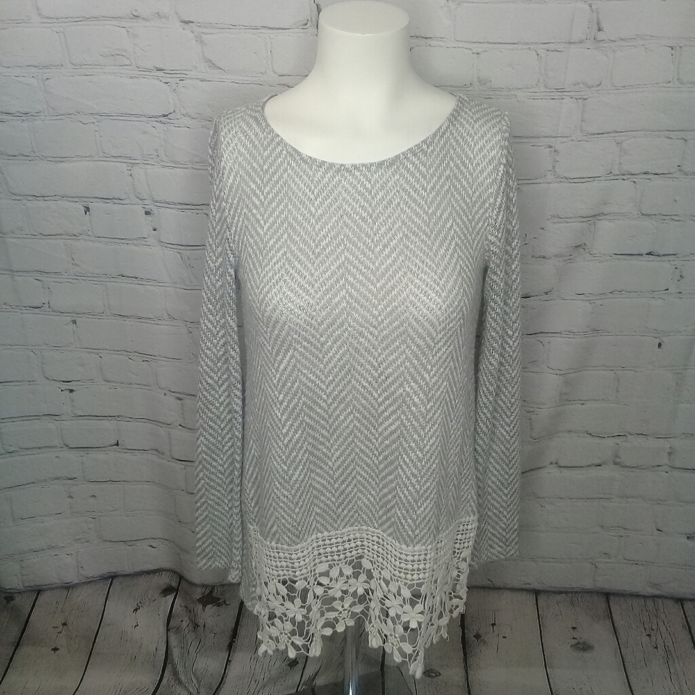 Alya Grey White Chevron Close Weave Crocheted Hem Lightweight Sweater Small